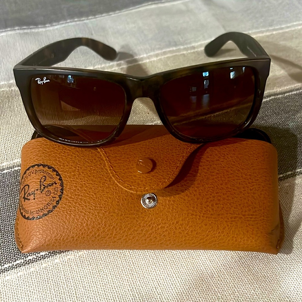 Tortoise Brown Ray Bans - Excellent Condition - No scratches. Original Case.